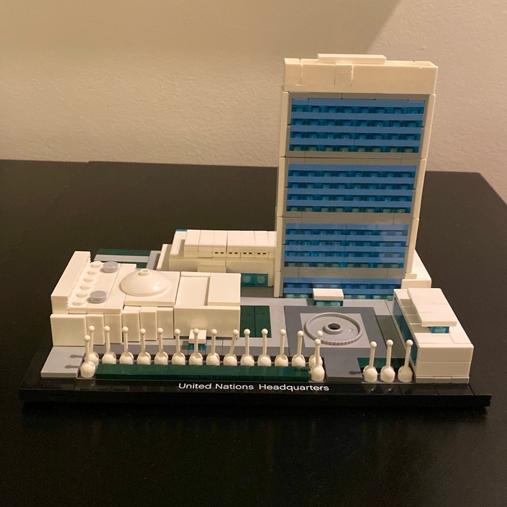 Retired Lego Architecture United Nations Headquarters 21018